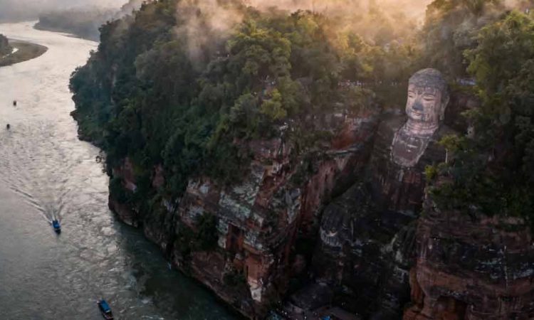 Buddha Raksasa Leshan: Keajaiban Spiritual dan Warisan Dunia